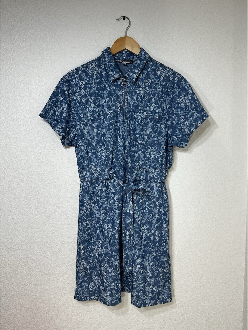 Tommy Hilfiger Size S Women’s Blue Floral Zip Front Dress Short Sleeve Tie Waist